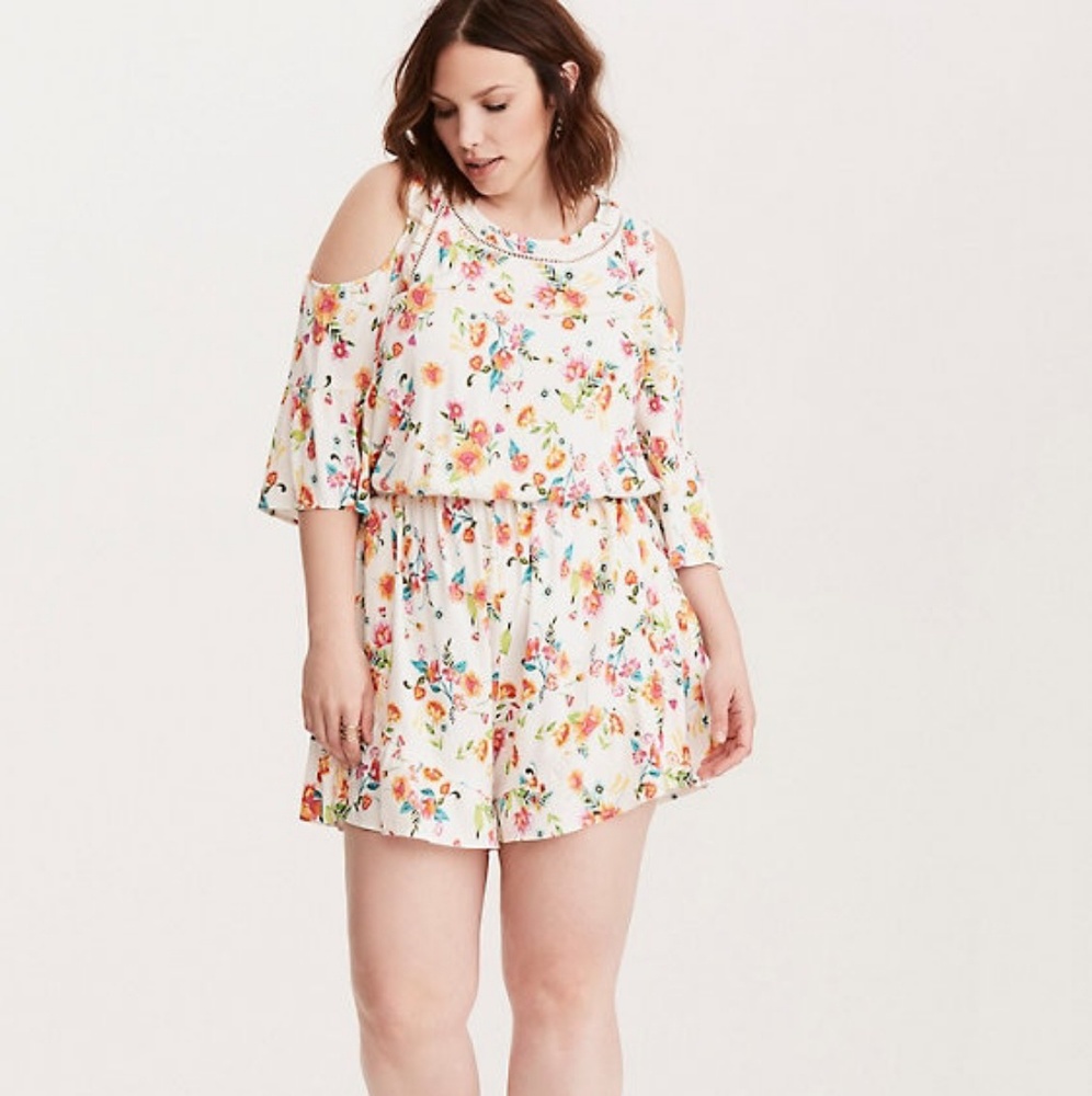 Sz 4 torrid floral cold shoulder ruffle romper - Picture 1 of 5